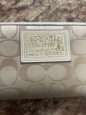 COACH - Signature Canvas Wallet (Light Beige)